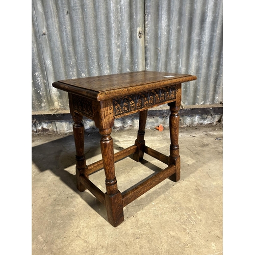 70 - A carved oak joint stool 50x30x50