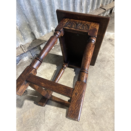 70 - A carved oak joint stool 50x30x50