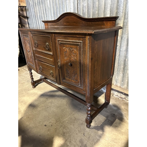 75 - A 1920's oak sideboard 122x45 x90