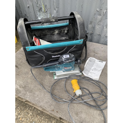 421 - Makita 110v Finishing Sander BO4900 and Makita tool bag, working