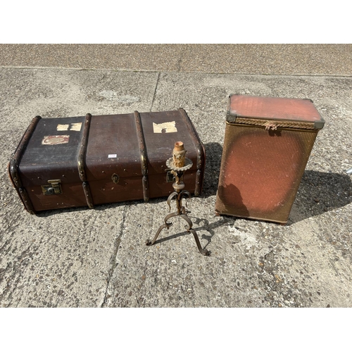 112 - Vintage case, linen box and candelabra