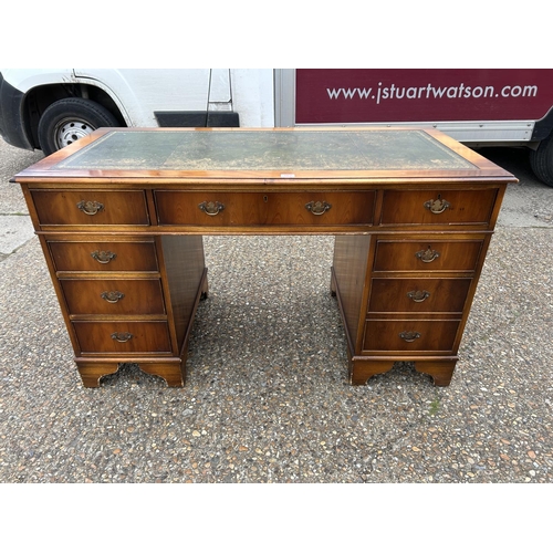 162 - A reproduction yew twin pedestal desk with green leather top 137x68x77