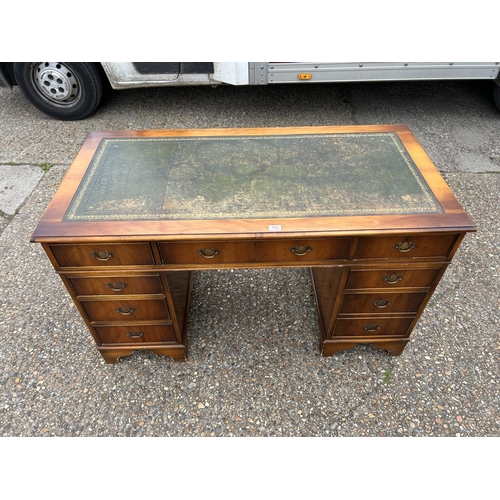 162 - A reproduction yew twin pedestal desk with green leather top 137x68x77