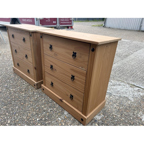 186 - A pair of modern pine chests of three drawers 70x35x70