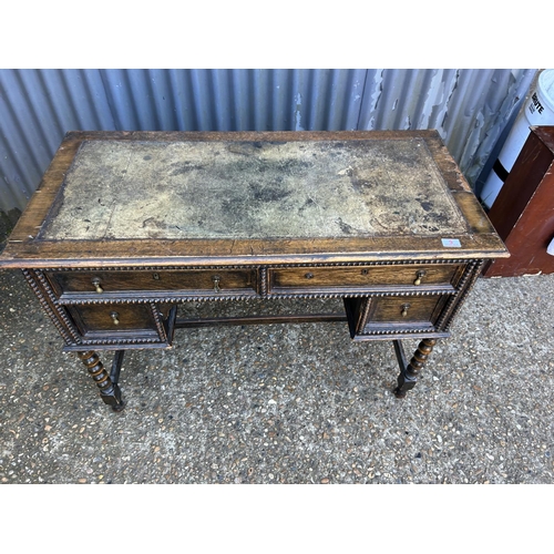 9 - A oak bobbin kneehole desk with leather top 108x54x77