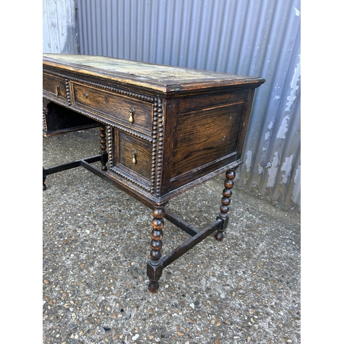 9 - A oak bobbin kneehole desk with leather top 108x54x77