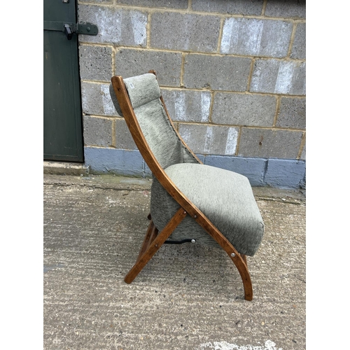 105 - A mid century foldimg chair