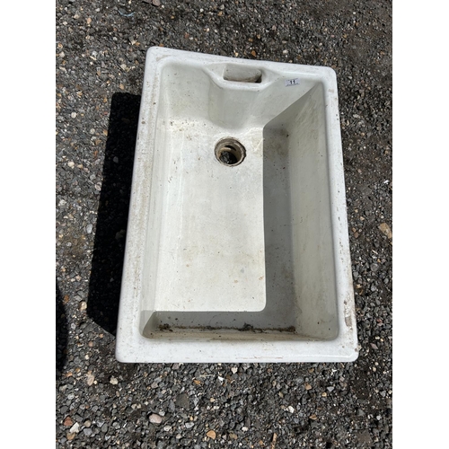 11 - A butlers sink 70x46x30