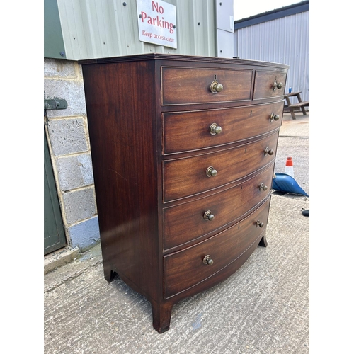 121 - A Victorian mahogany chest of five drawers 103x60x122