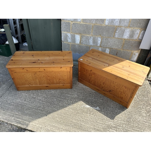 133 - A pair of pine ottoman boxes 105x50x55