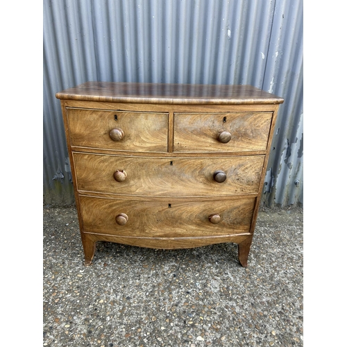 160b - A Victorian bow front chest of four drawers 90x50x85