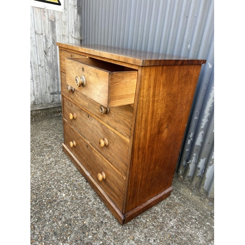 160d - A Victorian chest of five drawers  109x50x110