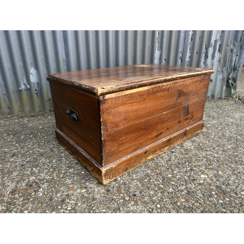 160e - A pine box 81x52x41