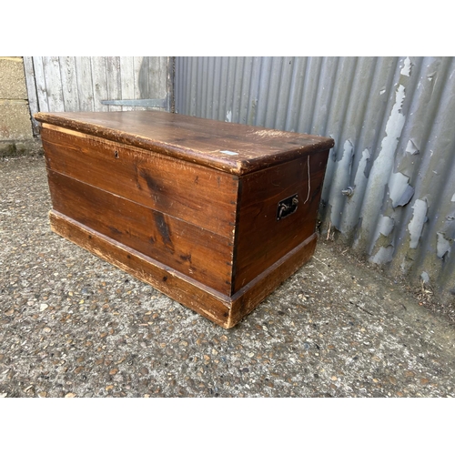 160e - A pine box 81x52x41