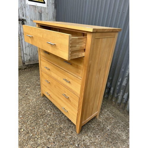 160j - A modern light oak chest of five drawers 96x42 x130