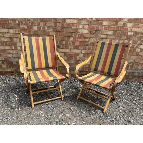 29 - A pair of folding steamer style chairs with striped seats