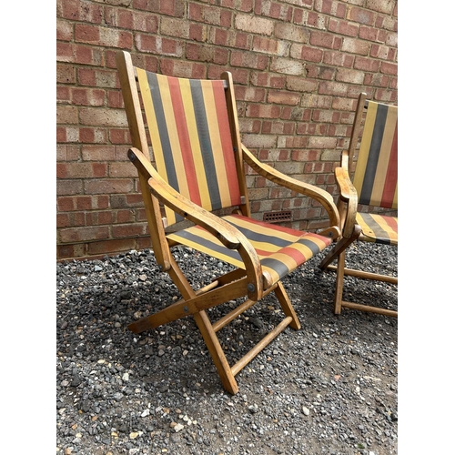 29 - A pair of folding steamer style chairs with striped seats