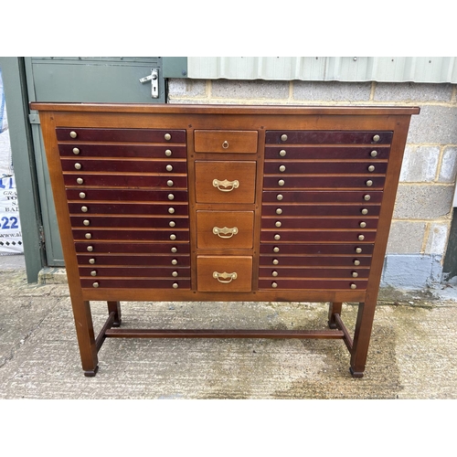 36 - A modern hardwood chest of 10 drawers 123x42x110