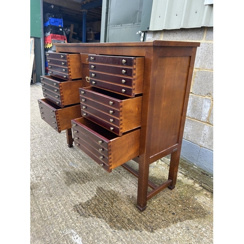 36 - A modern hardwood chest of 10 drawers 123x42x110