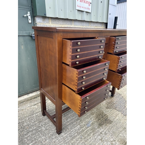 36 - A modern hardwood chest of 10 drawers 123x42x110