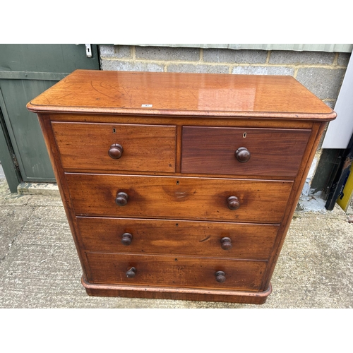 47 - A Victorian mahogany chest of five drawers 115x54x120