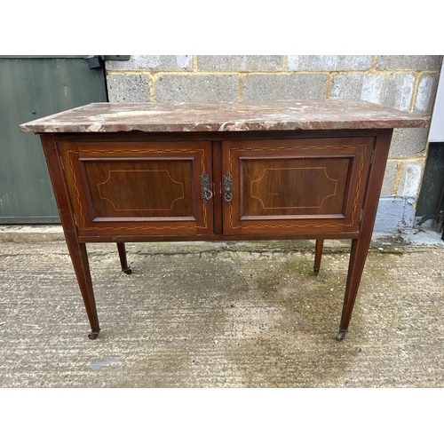 49 - A Edwardian mahogny two door washstand with red marble top 108x55x80