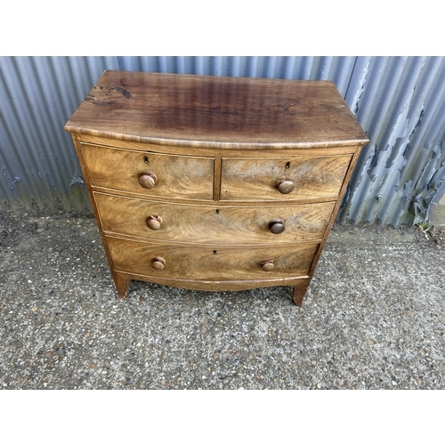 160b - A Victorian bow front chest of four drawers 90x50x85