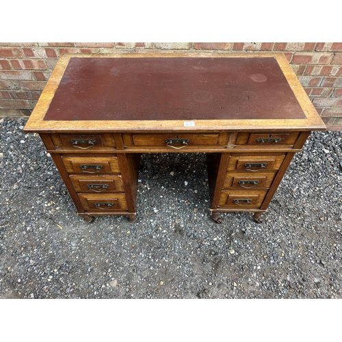 100k - A small Edwardian twin pedestal desk 105x55x75