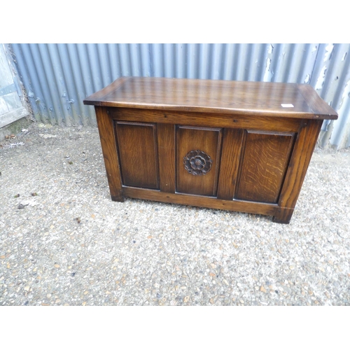 129 - An oak blanket box chest 92x40x54