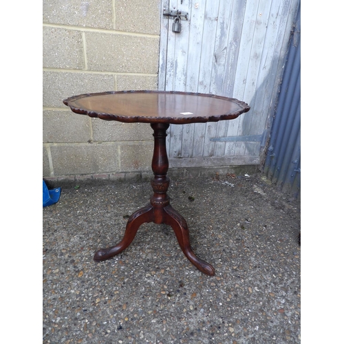 155 - A early 19th century mahogany snap top tripod table