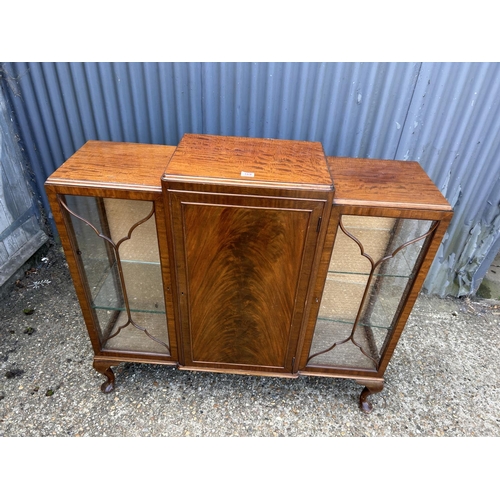 169 - A mahogany display cabinet  123x35x114