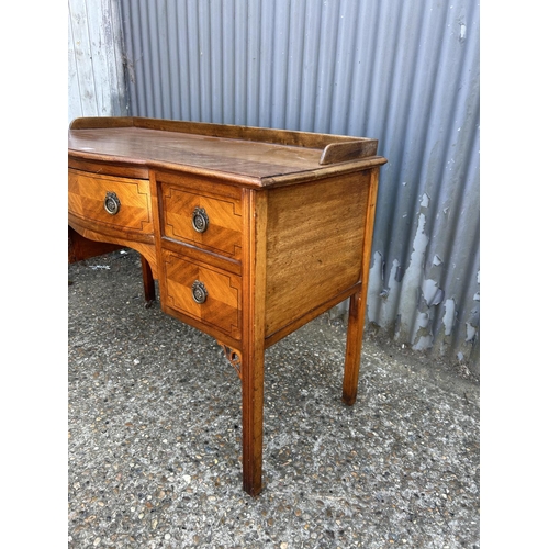 203 - A small mahogany bow front sideboard 115x55x80