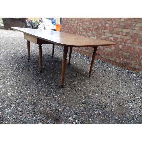 22 - A Victorian mahogany spider leg drop leaf dining table