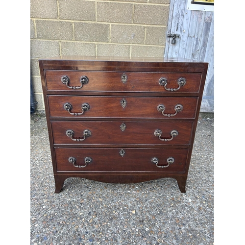 224 - A Georgian mahogany chest of four drawers 92x48x90