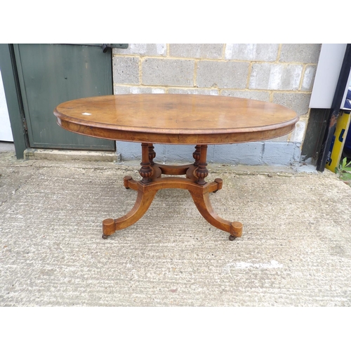 33 - A Victorian walnut oval dining table  130x100