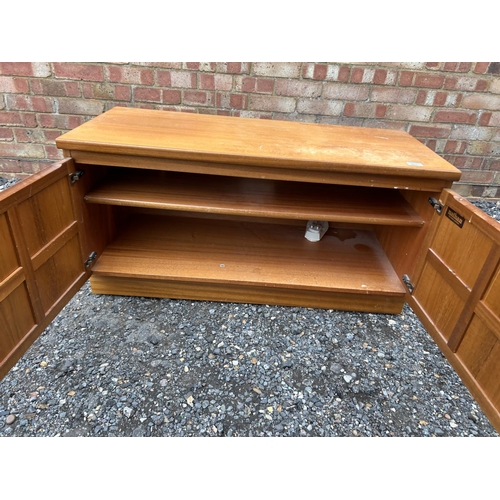 45c - A Nathan teak media stand 102x45x50