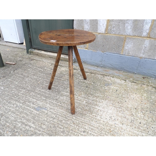 63 - An early tripod cricket table 46 cm diameter. X 60cm high