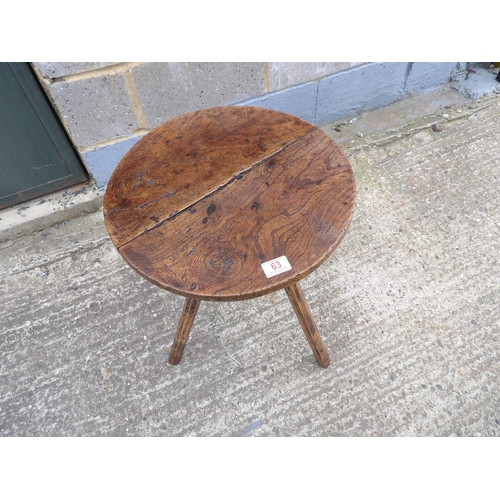 63 - An early tripod cricket table 46 cm diameter. X 60cm high