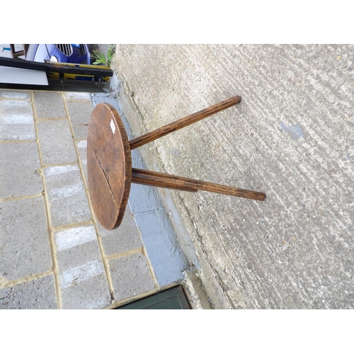 63 - An early tripod cricket table 46 cm diameter. X 60cm high