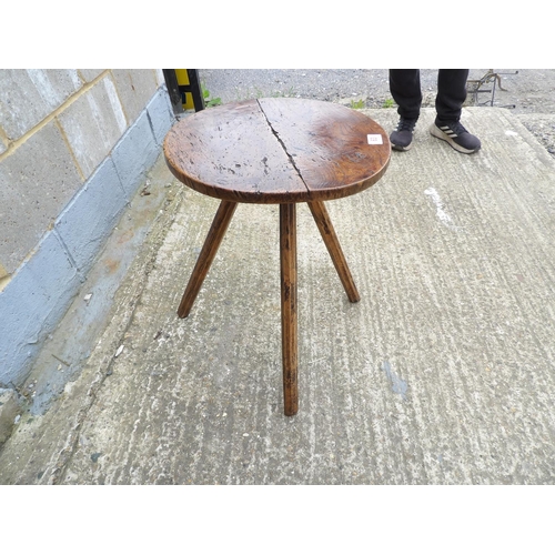 63 - An early tripod cricket table 46 cm diameter. X 60cm high