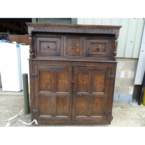 66 - A 18th century oak court cuoboard 156x47x180