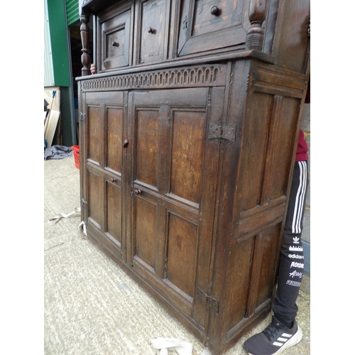 66 - A 18th century oak court cuoboard 156x47x180