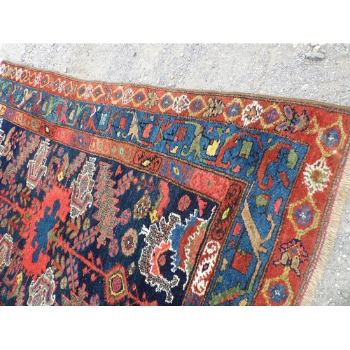 73 - A red and blue pattern oriental rug 200x140