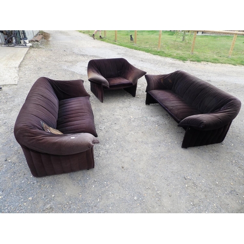 75 - An original mid century LE STELLE  three piece lounge suite by B&B Italia consisting of two sofas an... 