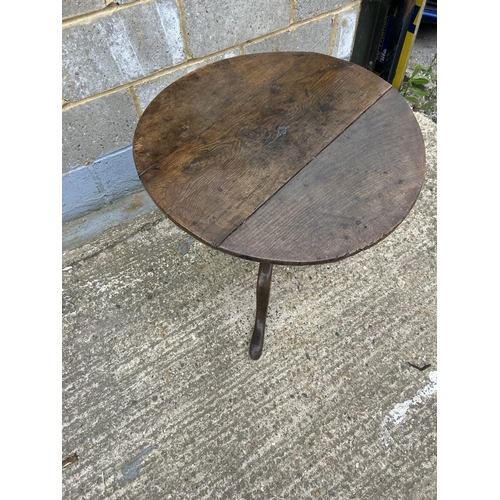 86 - Antique oak tripod table