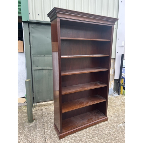 91 - A good quality open fronted mahogany bookcase 109x30x207