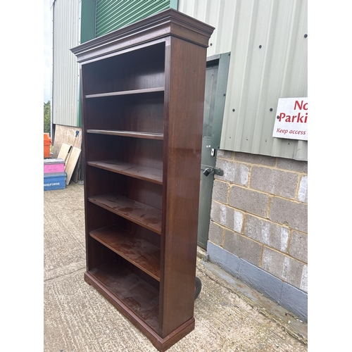 91 - A good quality open fronted mahogany bookcase 109x30x207