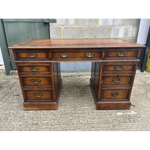 94 - A good quality reproduction oak twin pedestal desk with brown leather top 130x70x76