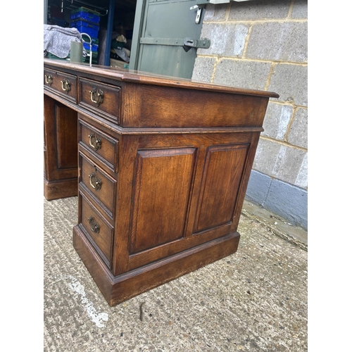 94 - A good quality reproduction oak twin pedestal desk with brown leather top 130x70x76