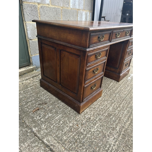 94 - A good quality reproduction oak twin pedestal desk with brown leather top 130x70x76